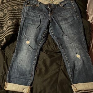 Torrid destroyed denim capri 😎